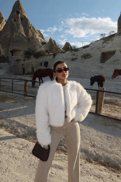 Manteau Court en Fourrure Synthétique Blanc Luxe - BerlinGlamour