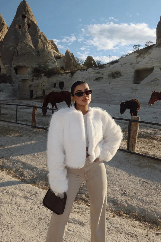 Manteau Court en Fourrure Synthétique Blanc Luxe - BerlinGlamour