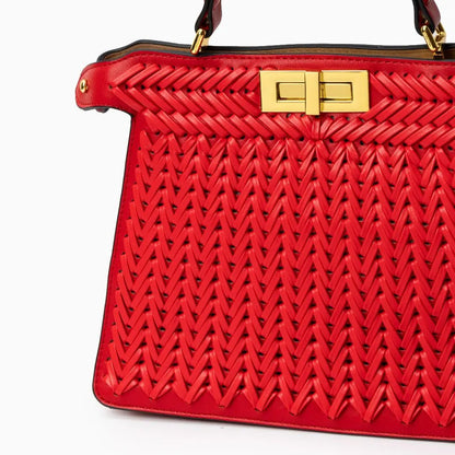 Sac à Main Tressé Élégant avec Fermeture Tourne et Détails Dorés