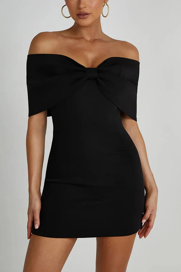 Robe Courte Épaules Dévoilées avec Volant Féminin