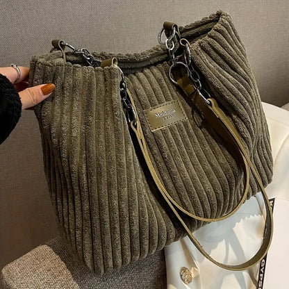 Sac à main en velours vert émeraude élégant - PanierRoyale