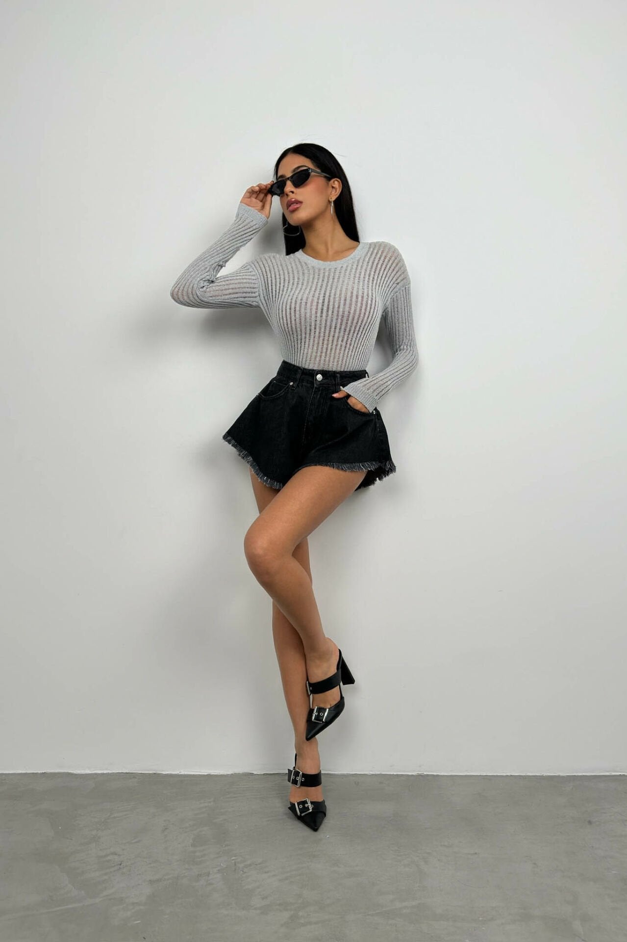 Blouse Femme Grise à Manches Bouffantes avec Décolleté Profond - BerlinGlamour