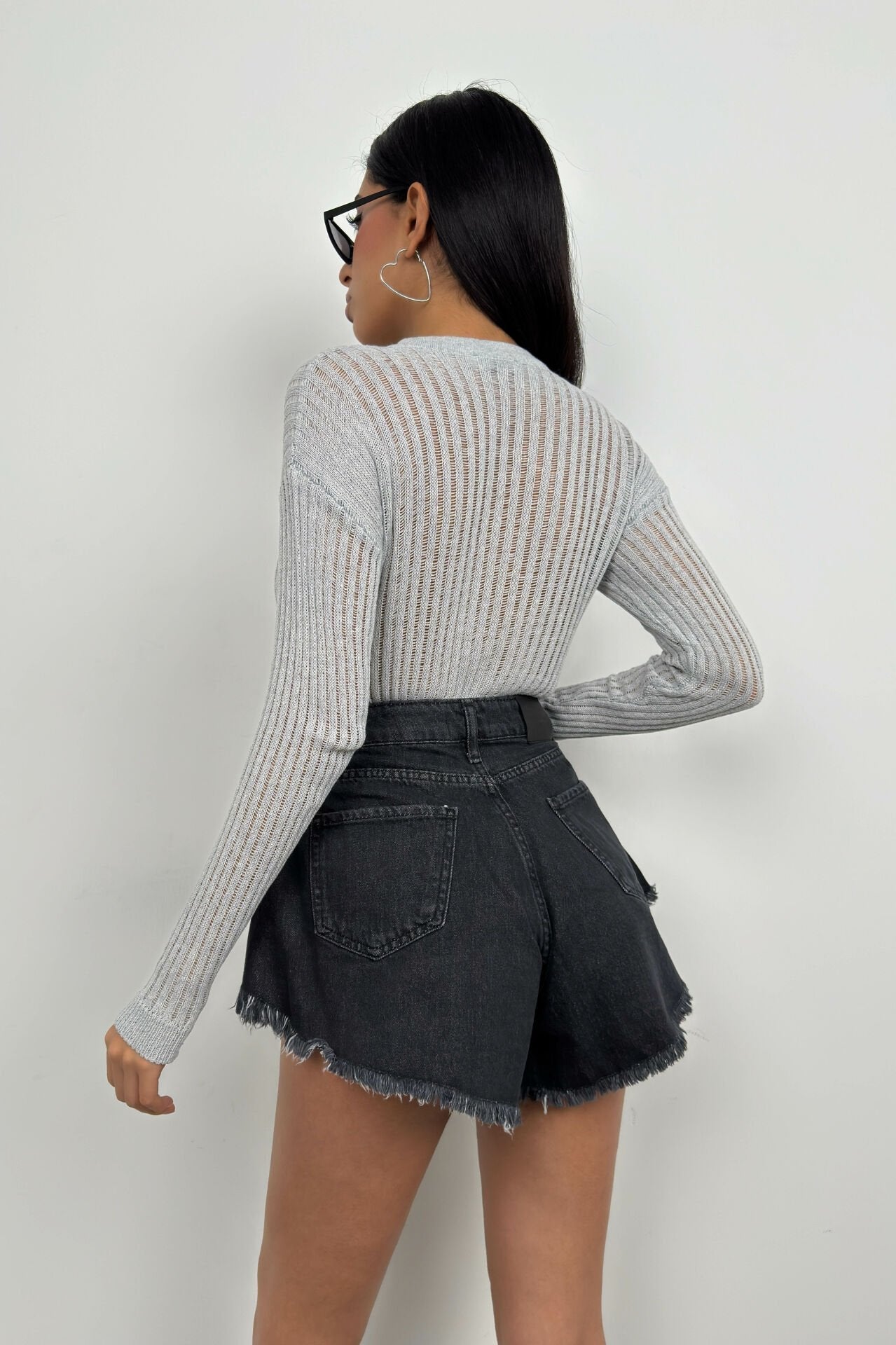 Blouse Femme Grise à Manches Bouffantes avec Décolleté Profond