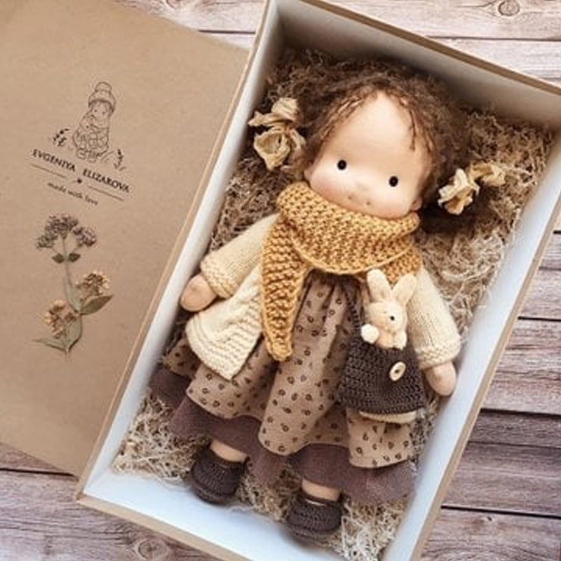 Poupée en peluche avec accessoires de qualité - PanierRoyale