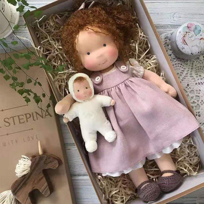 Poupée en peluche avec accessoires de qualité