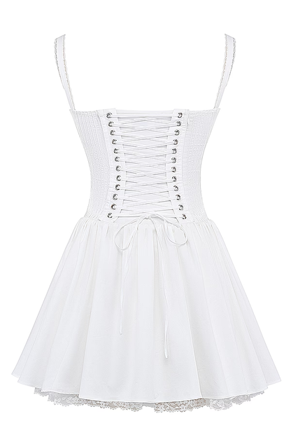 Robe corsetée féminine avec bretelles et détails volants