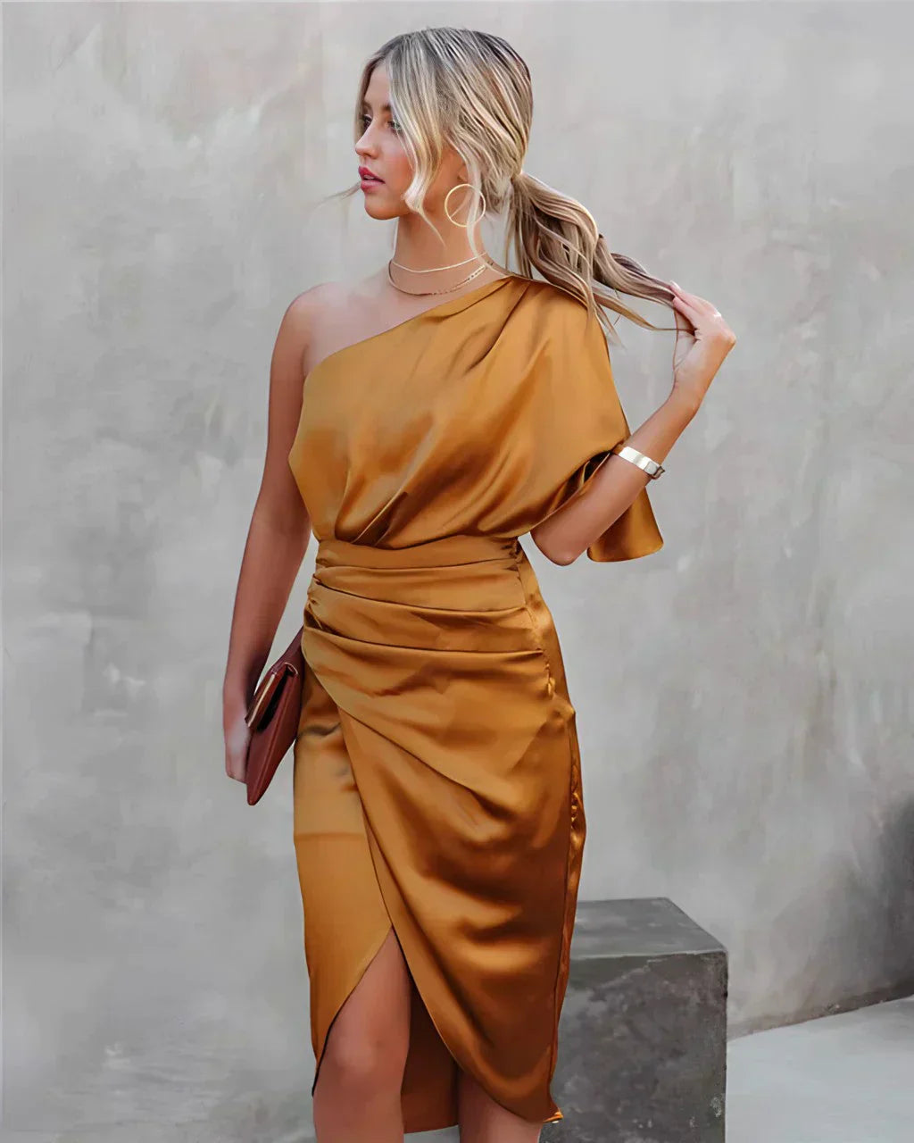 Robe Féminine en Soie Mi-Longue Élégante