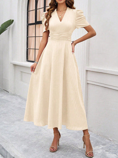 Robe de Mariée Col V en Dentelle Élégante