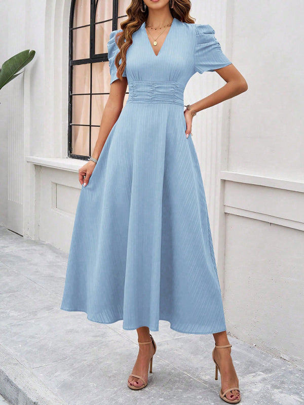 Robe de Mariée Col V en Dentelle Élégante
