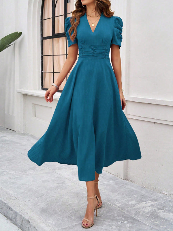 Robe de Mariée Col V en Dentelle Élégante