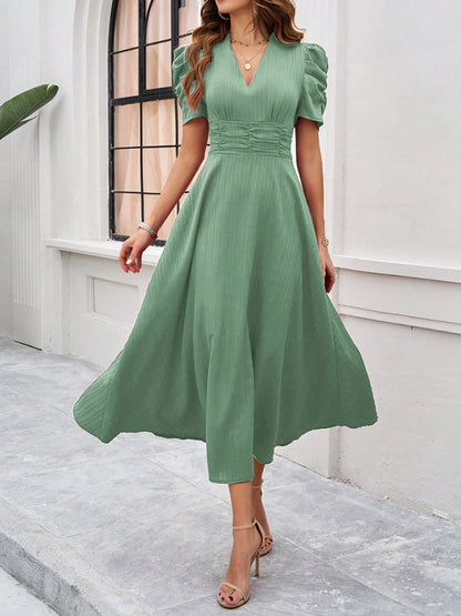 Robe de Mariée Col V en Dentelle Élégante