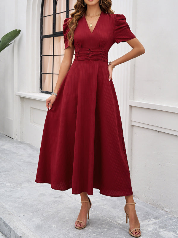 Robe de Mariée Col V en Dentelle Élégante
