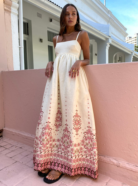 Robe Bohème Dentelle Épaules Dévoilées pour Femme - BerlinGlamour