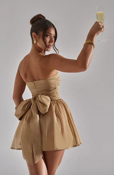 Robe Courte Éclairante avec Décolleté Plunging et Jupes amples