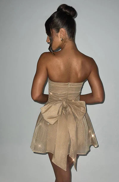 Robe Courte Éclairante avec Décolleté Plunging et Jupes amples