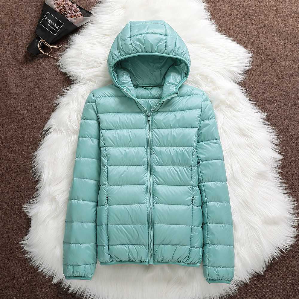 Veste Imperméable Femme Légère avec Capuchon et Coupes Courtes
