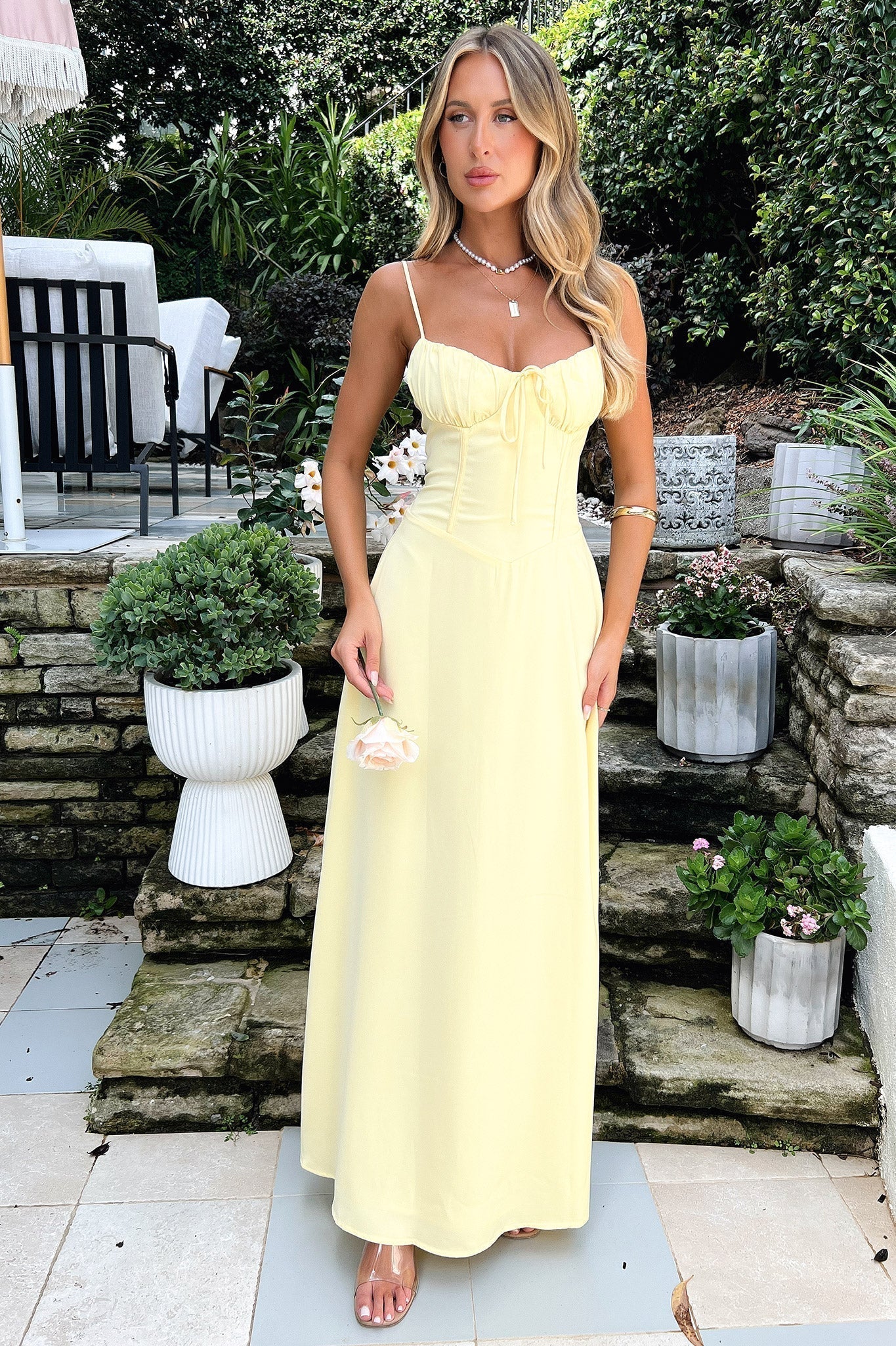 Robe Femme Dentelle Élégante Dos Nu Avec Lacets