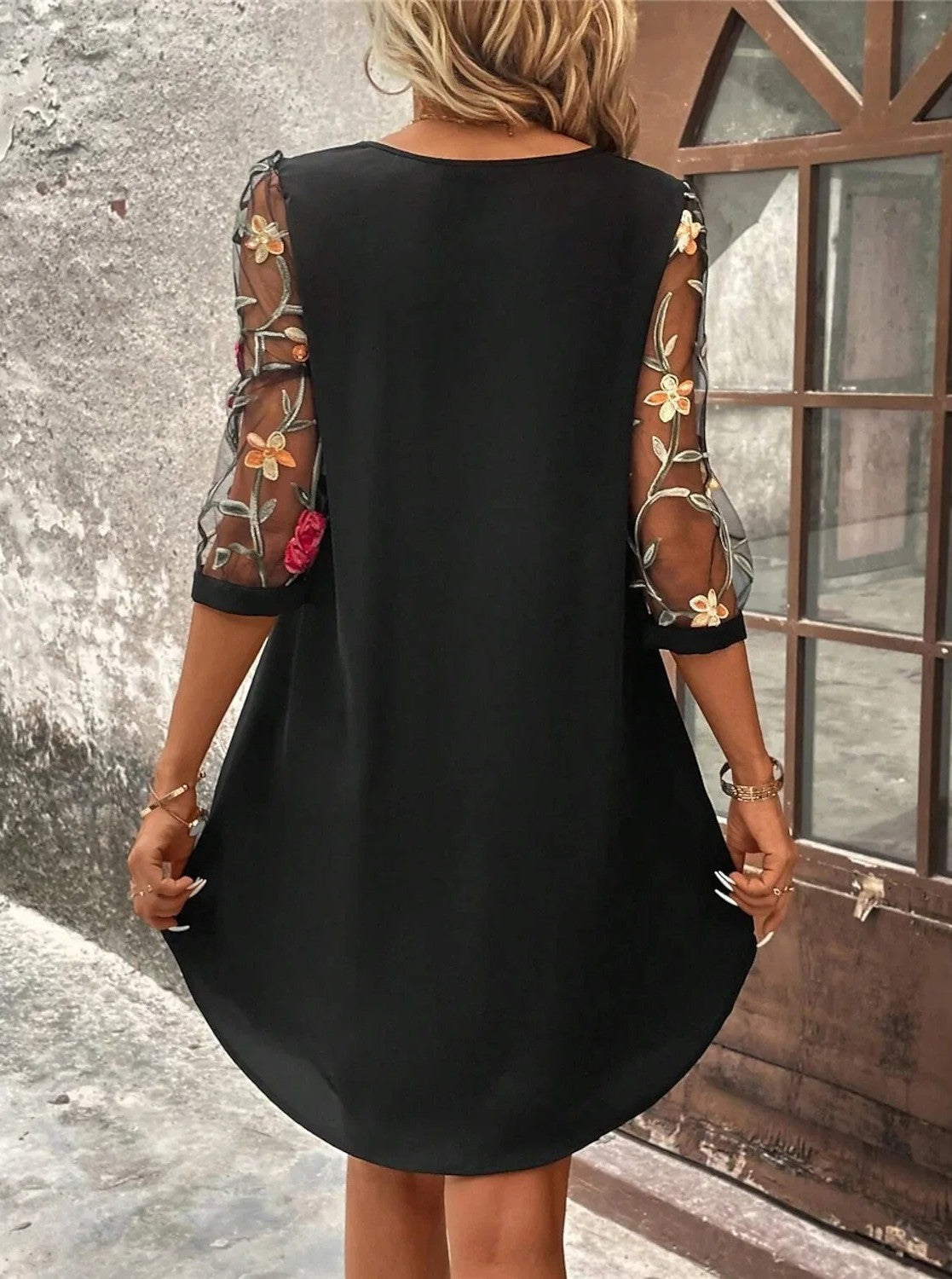 Robe Femme Tissu Léger Manches Brodées Coupe Ample