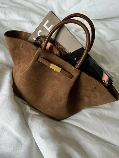 Sac à Main Cuir Brun avec Fermeture Dorée et Bretelles Réglables