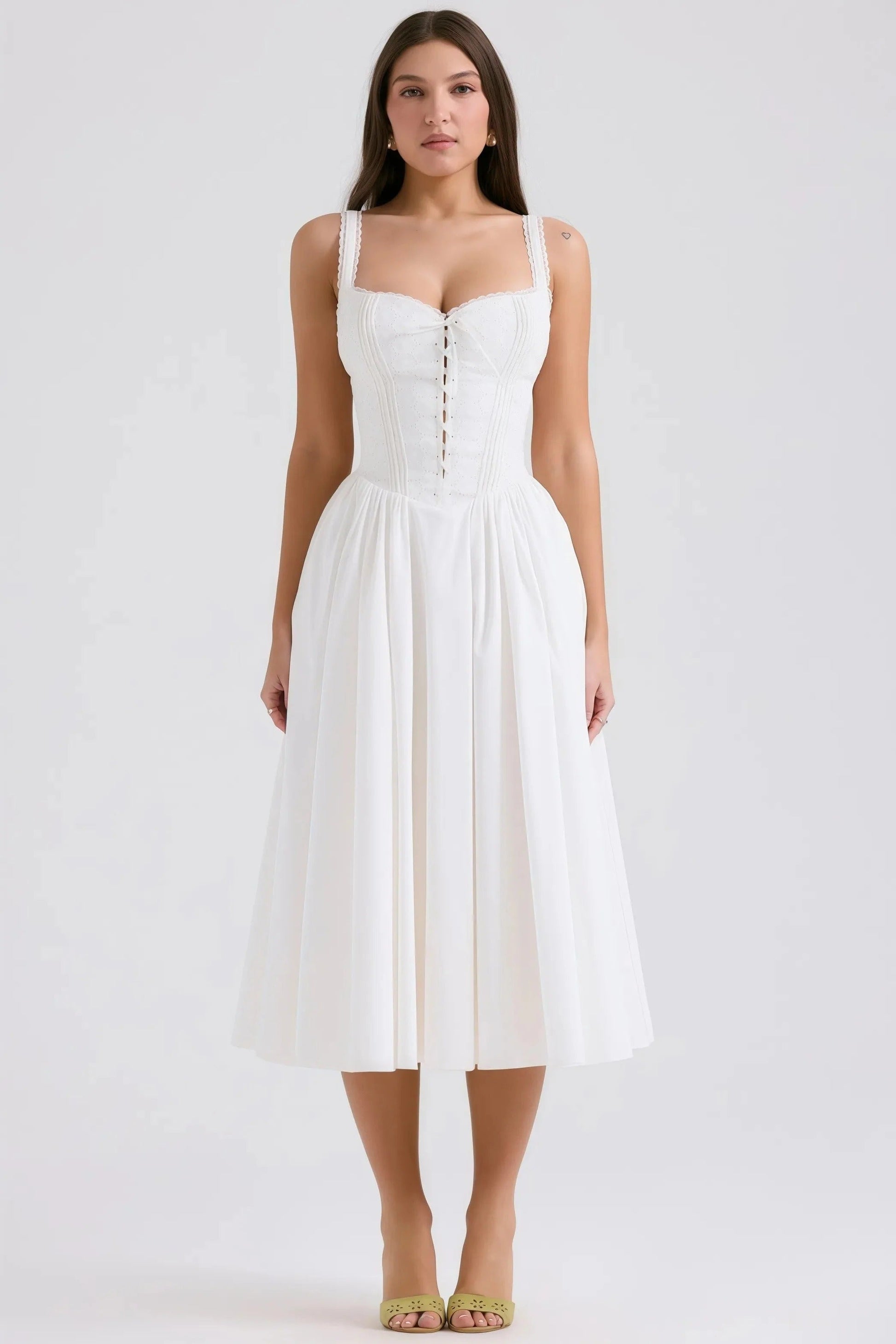 Robe Femme Blanche en Dentelle avec Col Montant Élégant - PanierRoyale