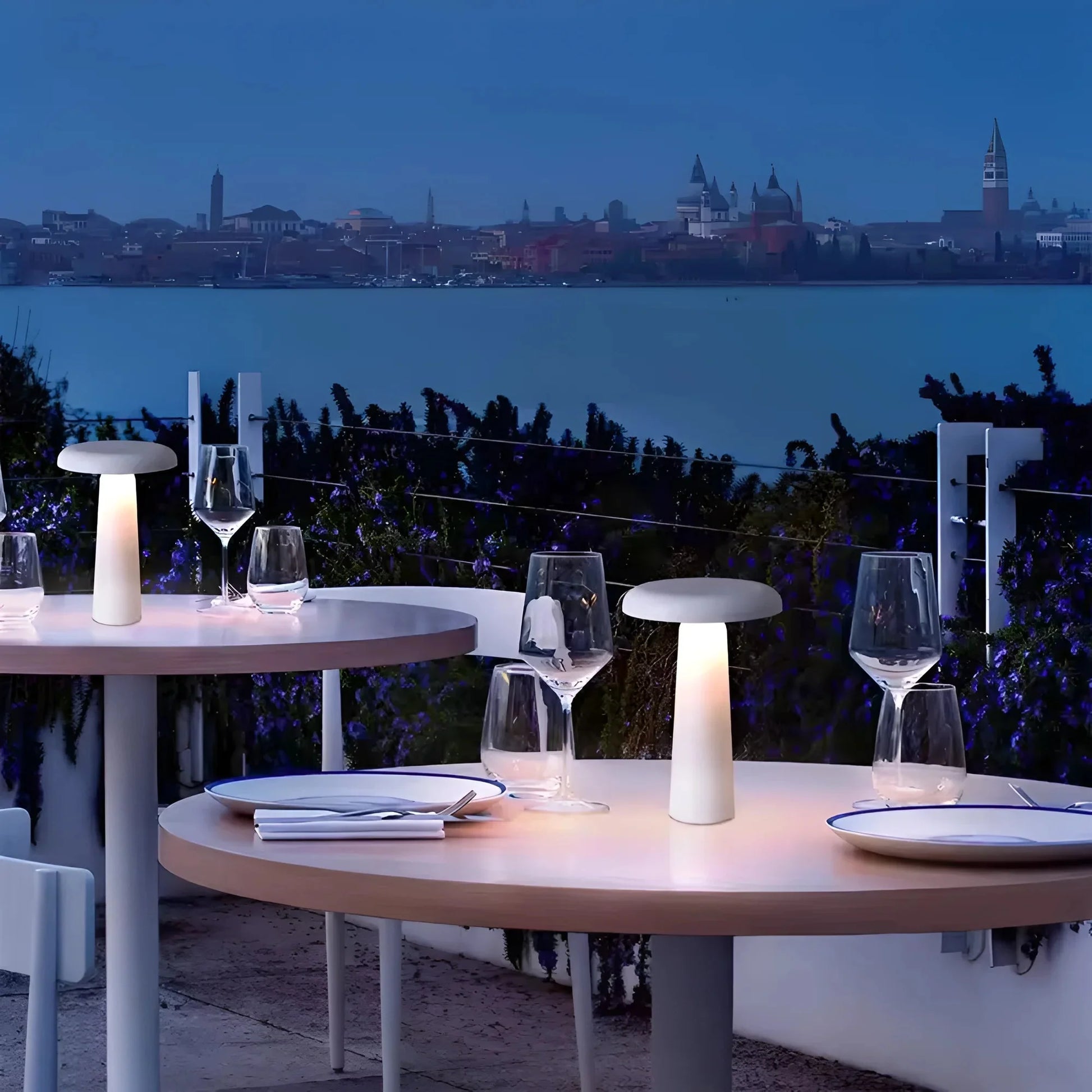GlowTilt™ – Lampe de Table Rechargeable Sans Fil Design Champignon