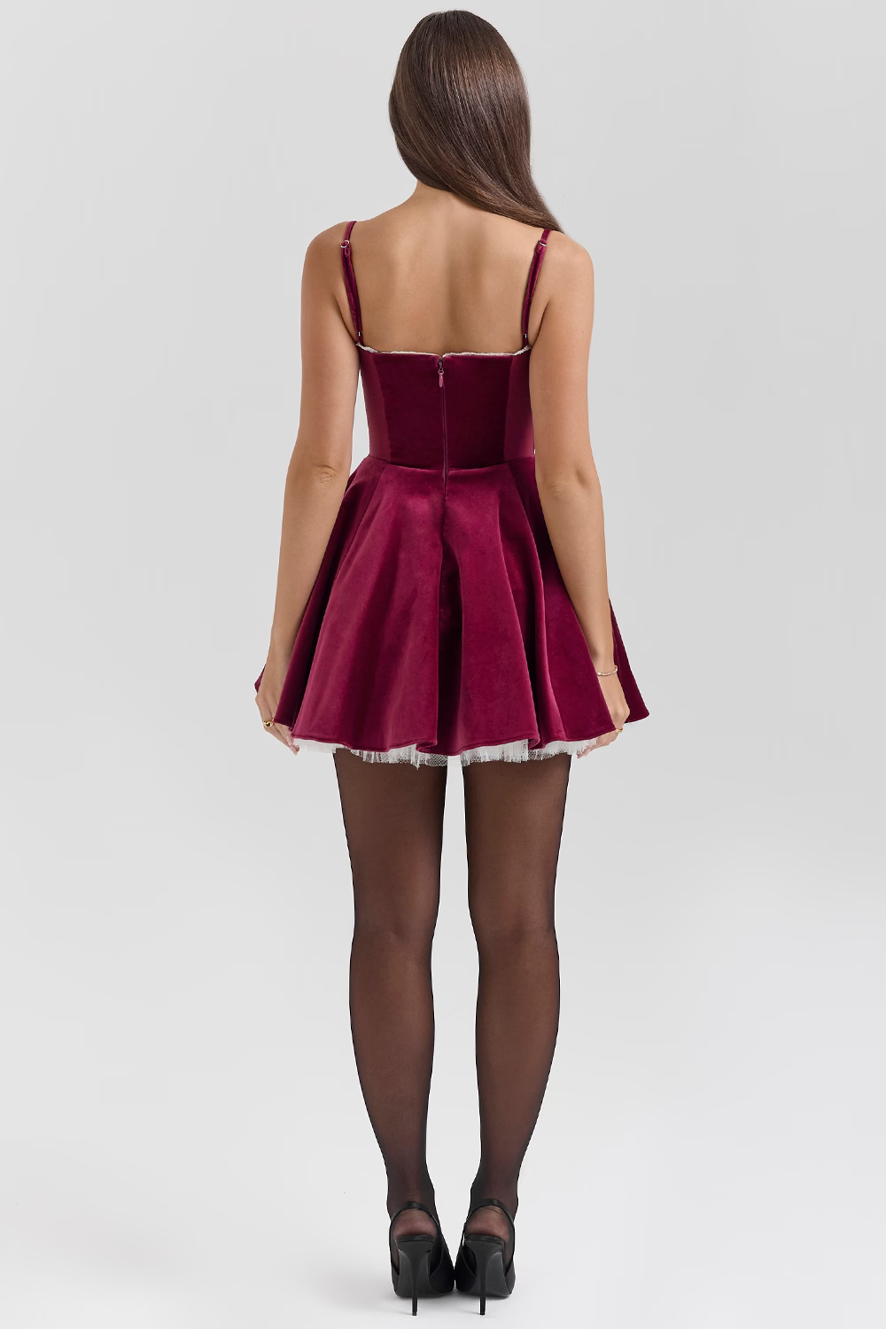 Robe Évasée en Dentelle avec Bretelles Fines et Jupe Bouffante