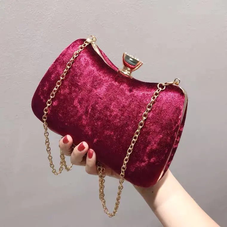 Sac Clutch Soirée Rouge Velvet avec Fermeture Ornementale