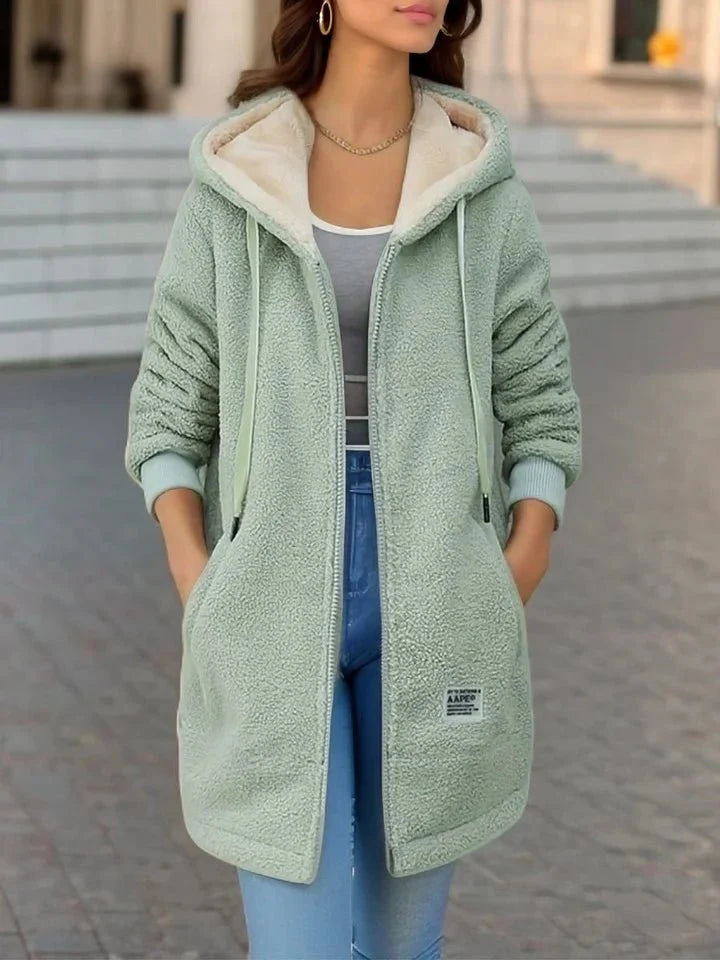 Veste femme à capuche zippée streetwear moderne