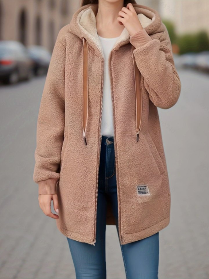 Veste femme à capuche zippée streetwear moderne