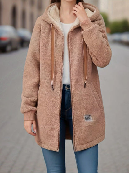 Veste femme à capuche zippée streetwear moderne