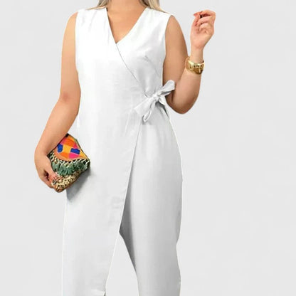 Combinaison femme sans manches avec ceinture taille